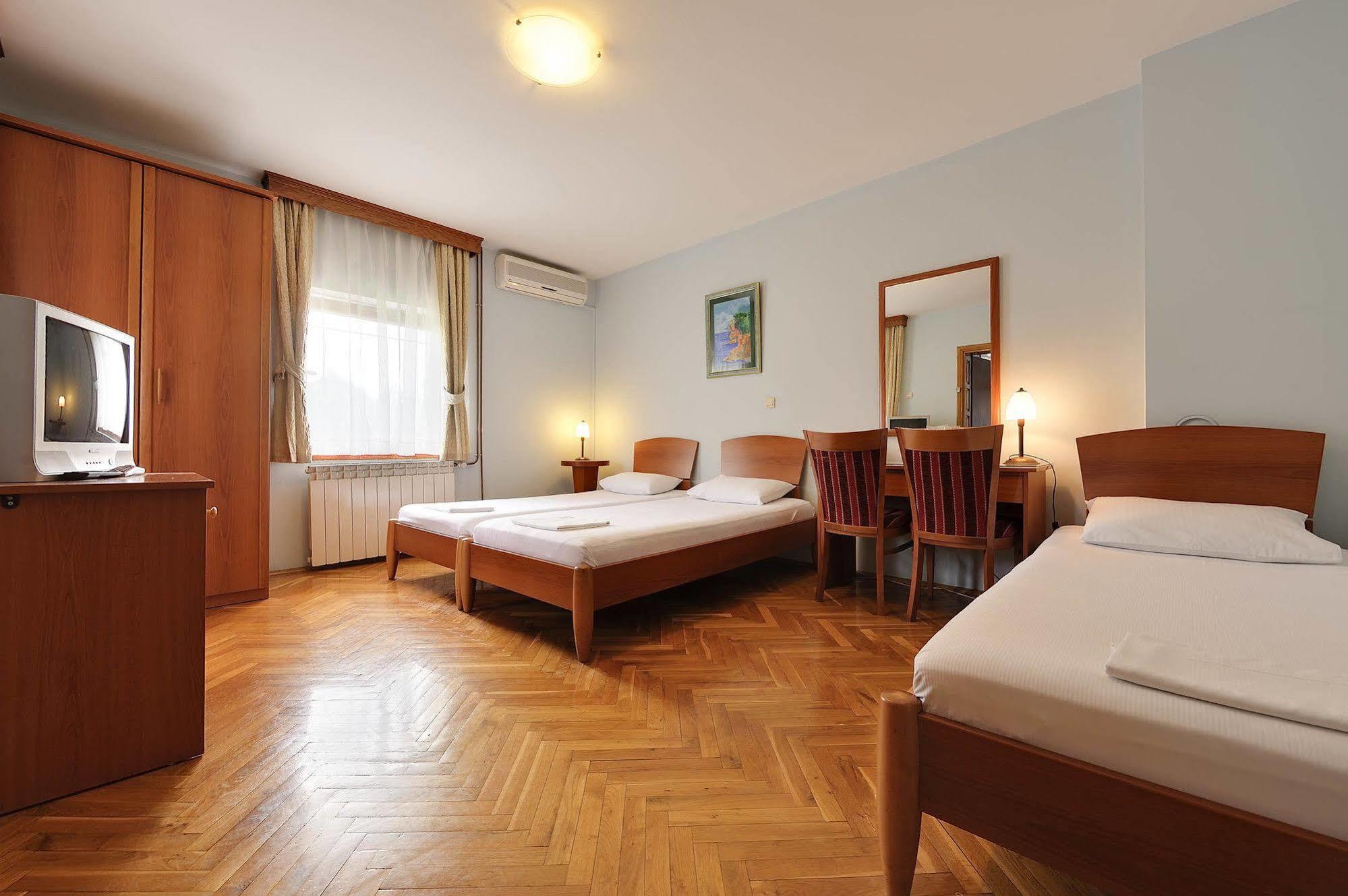 Hotel Sucevic Garni Belgrad Exteriör bild