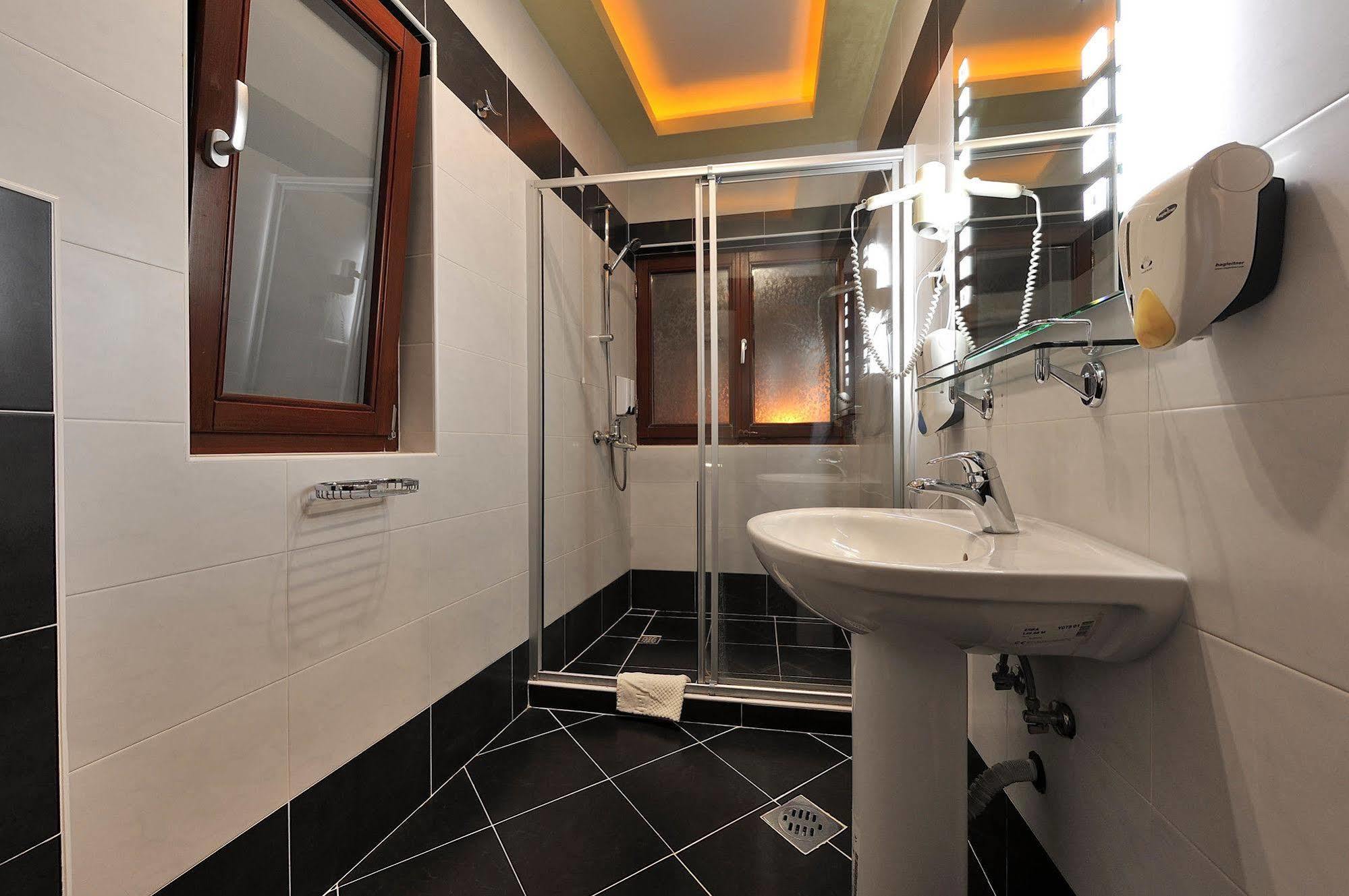 Hotel Sucevic Garni Belgrad Exteriör bild