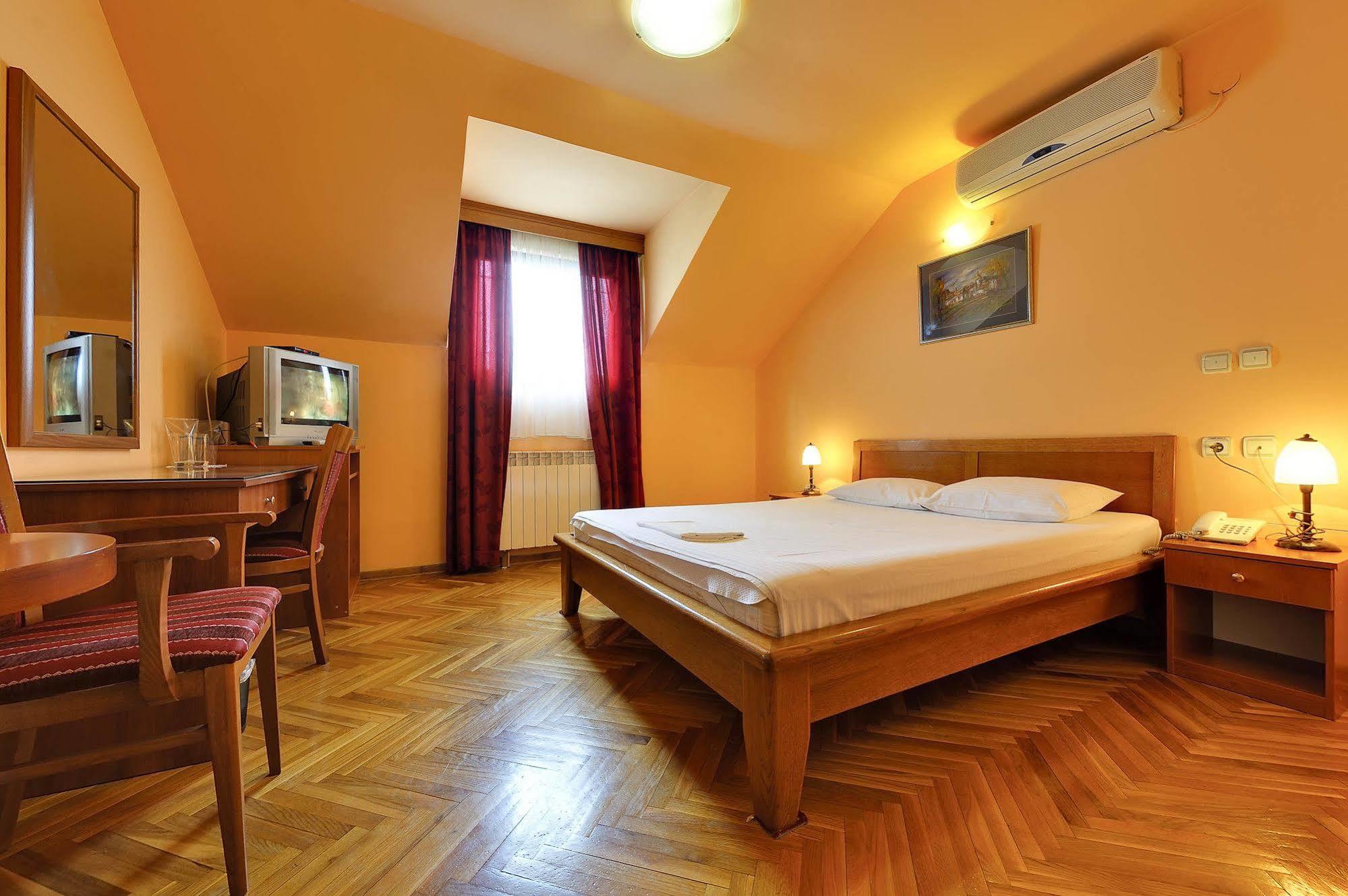 Hotel Sucevic Garni Belgrad Exteriör bild